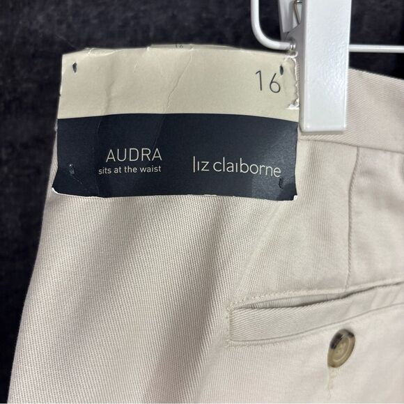 Liz Claiborne Plus Size Mid Rise Shorts Size 16 In Light Tan/Sand New With... - Picture 9 of 12
